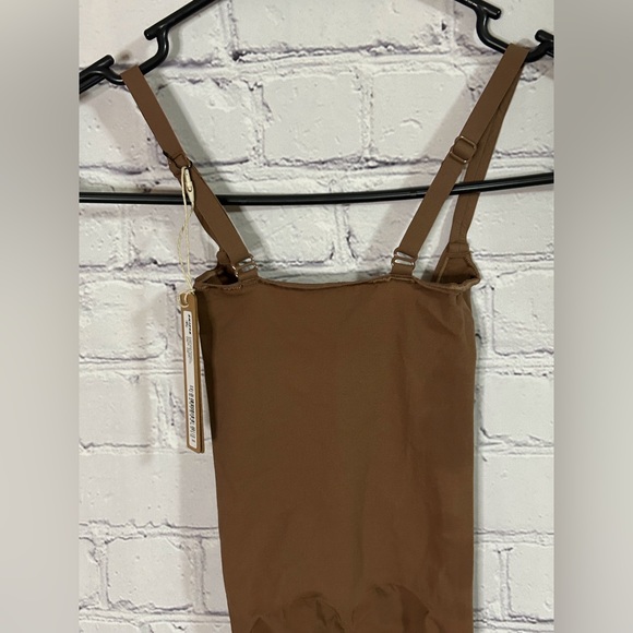 NWT SKIMS Everyday Sculpt Open Bust Catsuit Jasper Size XXS - Picture 7 of 11